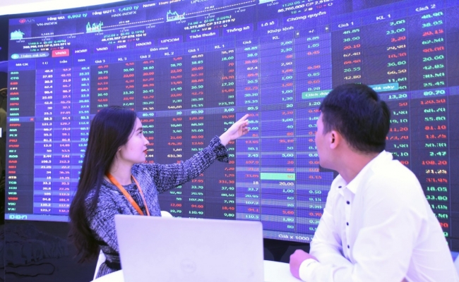 Chứng khoán ngày 6/6: Áp lực bán lớn dần, VN-Index giảm điểm phiên cuối tuần