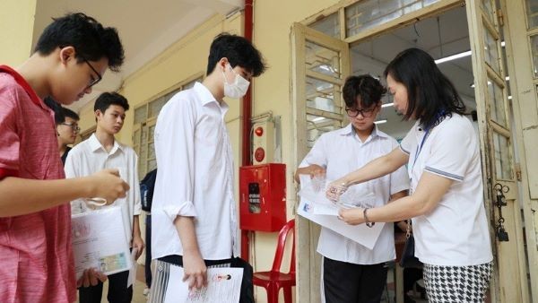 Hơn 100.000 thí sinh chính thức bước vào Kỳ thi vào lớp 10 THPT tại Hà Nội năm học 2023-2024