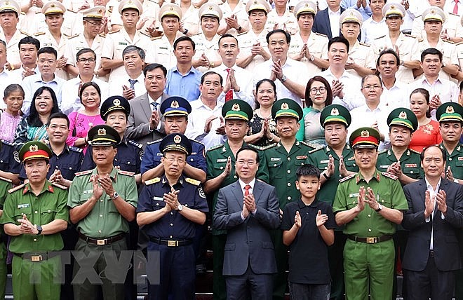 Chủ tịch nước nhấn mạnh Tổ quốc mãi mãi ghi công các anh hùng, liệt sỹ đã hy sinh anh dũng trên mặt trận đấu tranh phòng, chống tội phạm nói chung, tội phạm về ma túy nói riêng. Chủ tịch nước nhấn mạnh Tổ quốc mãi ghi công các anh hùng, liệt sỹ đã hy sinh trên mặt trận chống ma túy