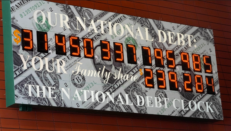 Nợ công của Mỹ đã vượt qua mức kỷ lục 32.000 tỷ USD