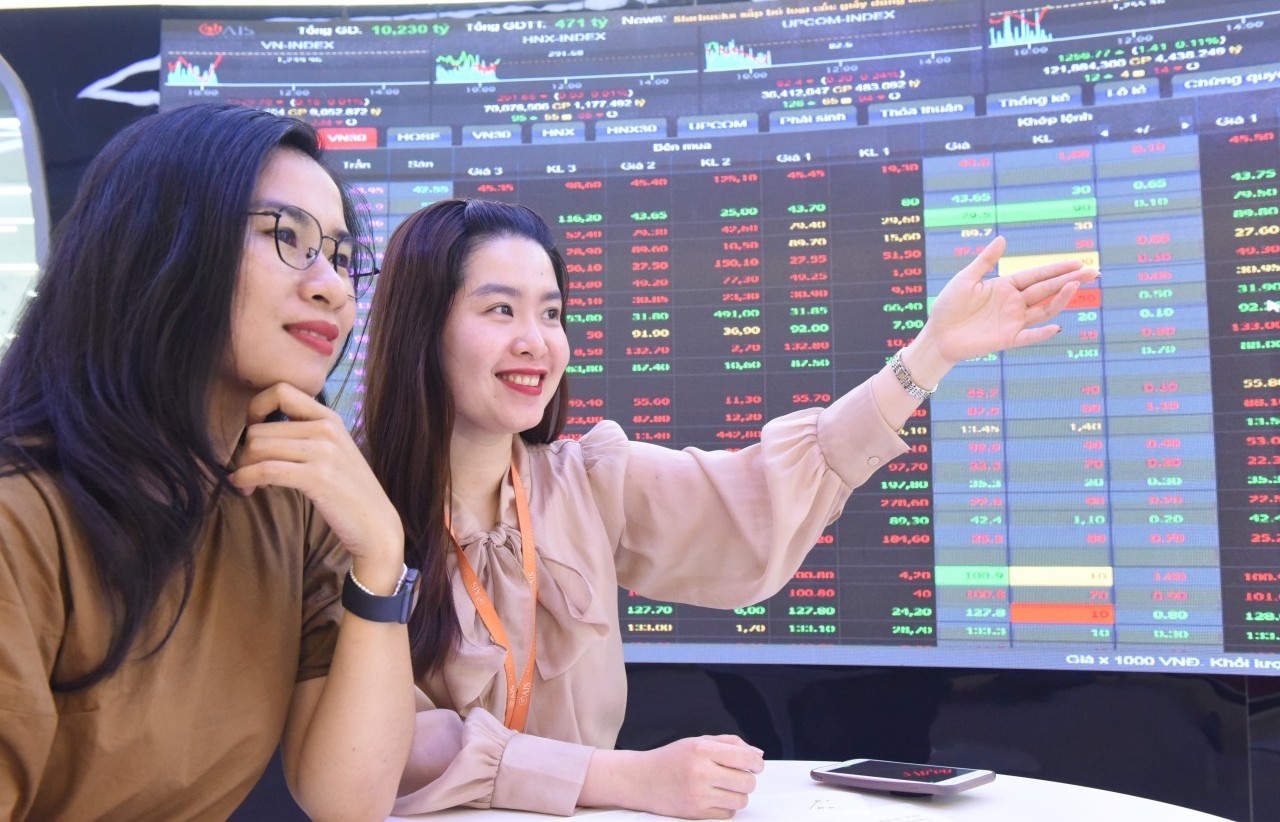 Sẵn sàng đón dòng tiền trở lại với thị trường chứng khoán