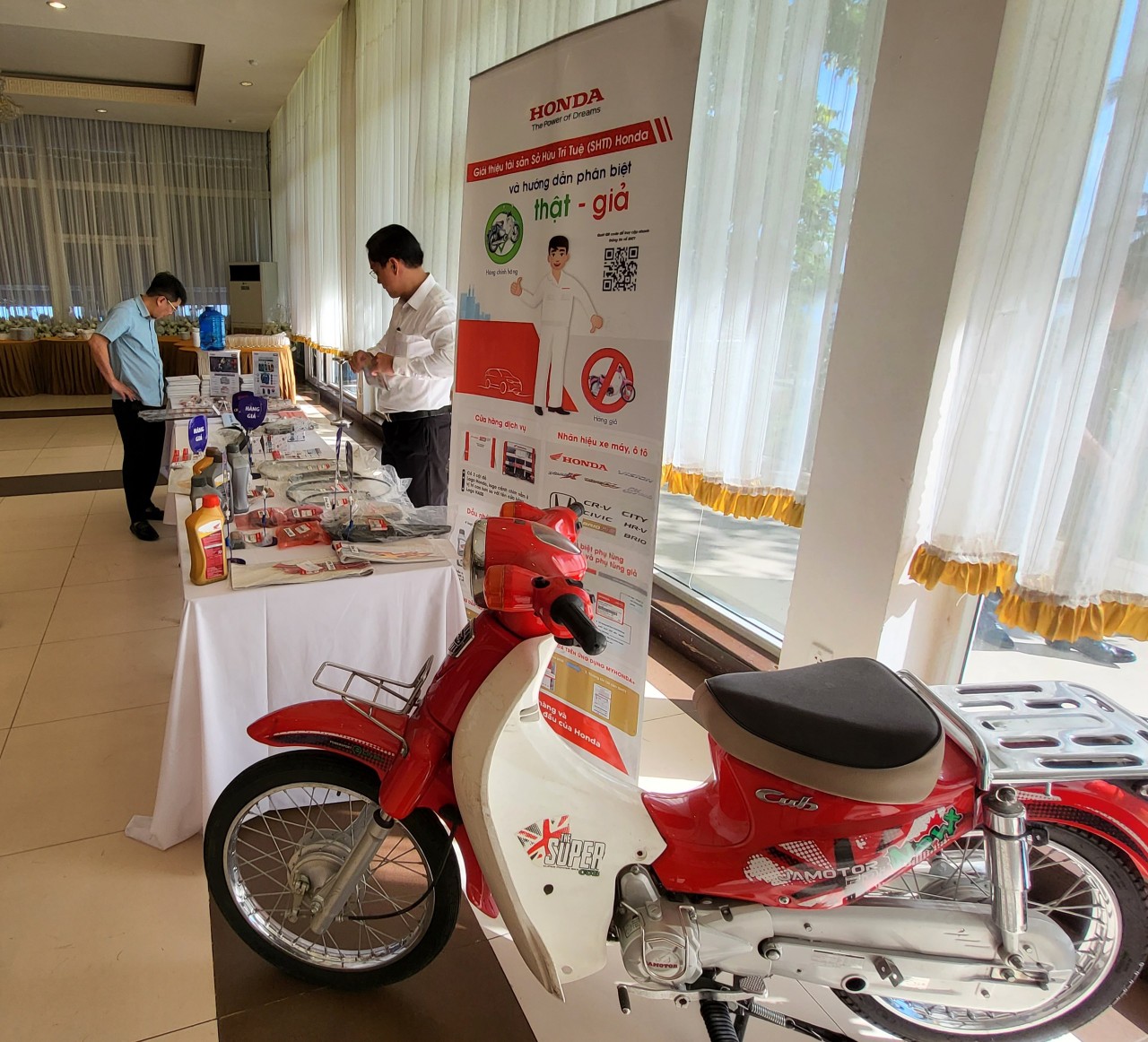 Hàng giả, hàng kém chất lượng trên sàn thương mại điện tử đang là vấn đề nhức nhối