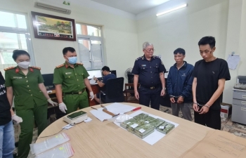 Hải quan Cao Bằng đồng chủ trì bắt giữ vụ mua bán 10 bánh heroin