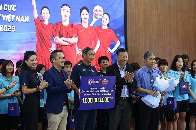 Tuyển bóng đá nữ Việt Nam nhận thưởng 1 tỷ đồng và vàng trước khi dự Cúp Bóng đá nữ Thế giới 2023