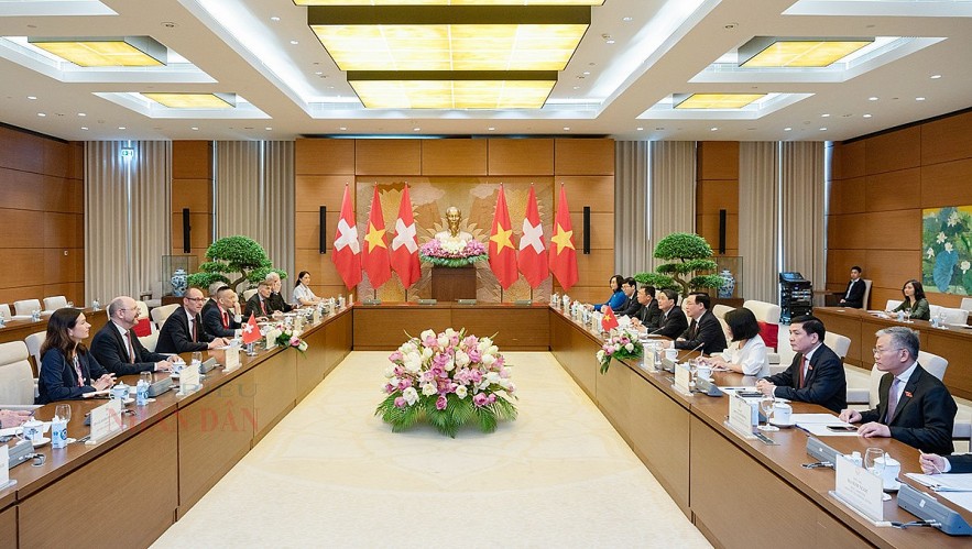 Chủ tịch Quốc hội Vương Đình Huệ đón, hội đàm với Chủ tịch Hội đồng Quốc gia Thụy Sĩ Martin Candinas