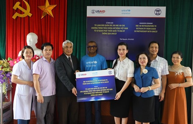USAID và UNICEF cung cấp 590 tủ lạnh bảo quản vaccine cho Việt Nam