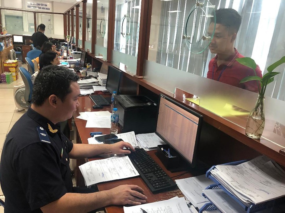 Hải quan sân bay quốc tế Nội Bài gặp khó khăn trong thu ngân sách nhà nước