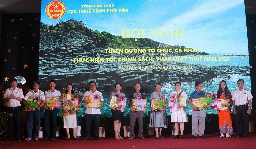 Cục Thuế Phú Yên tuyên dương 163 tổ chức, cá nhân nộp thuế tốt