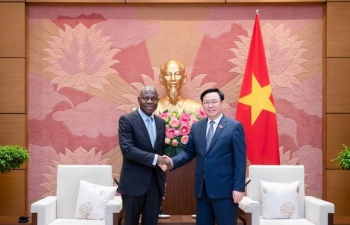 Chủ tịch Quốc hội Vương Đình Huệ tiếp Tổng Giám đốc ILO Gilbert F. Houngbo