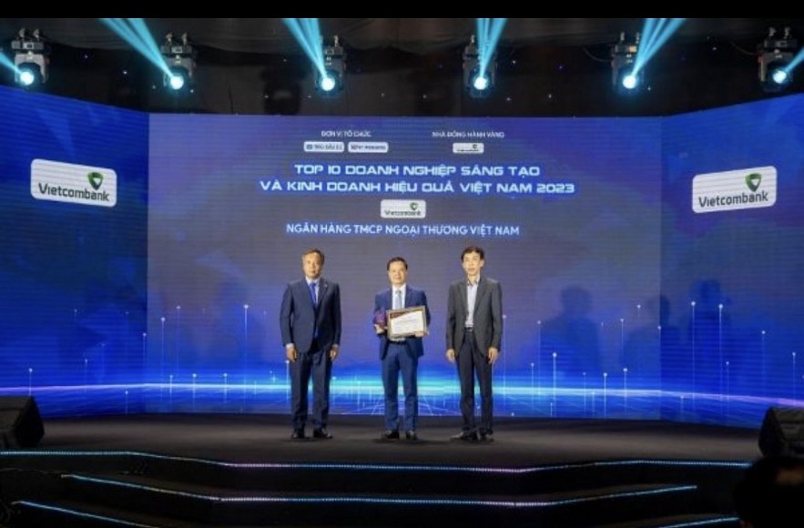 VIETCOMBANK DẪN ĐẦU TOP 10 NGÂN HÀNG SÁNG TẠO VÀ KINH DOANH HIỆU QUẢ NĂM 2023