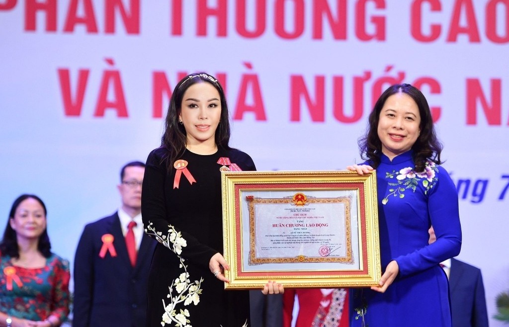Phó Chủ tịch Tập đoàn KN Holdings được tặng Huân chương Lao động hạng Nhất