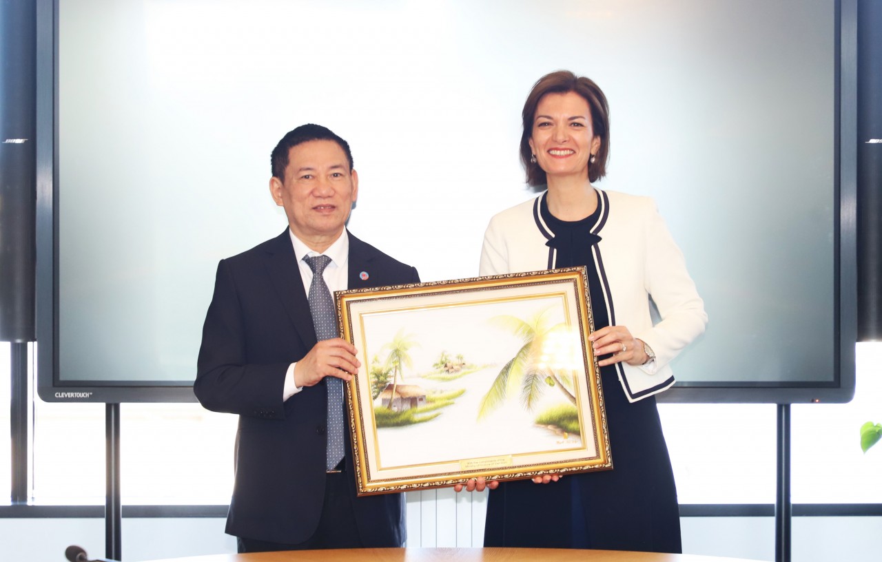 Chùm ảnh hoạt động của Bộ trưởng Bộ Tài chính Hồ Đức Phớc tại Vương quốc Bỉ và Luxembourg Chùm ảnh hoạt động của Bộ trưởng Bộ Tài chính Hồ Đức Phớc tại Vương quốc Bỉ và Luxembourg