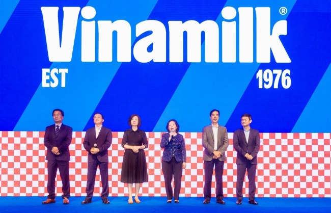Nhận diện thương hiệu mới của Vinamilk “phủ xanh” mạng xã hội