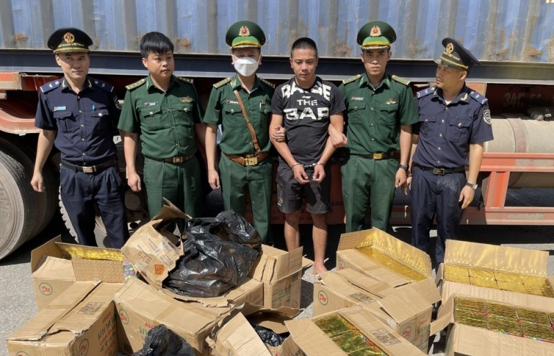 Hải quan Quảng Bình phát hiện, khởi tố vụ vận chuyển hơn 292 kg pháo nổ