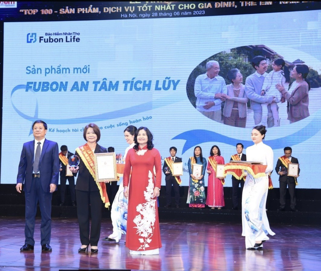 Fubon Life Việt Nam nhận giải thưởng Top 100 sản phẩm dịch vụ tốt nhất cho gia đình và trẻ em 2023