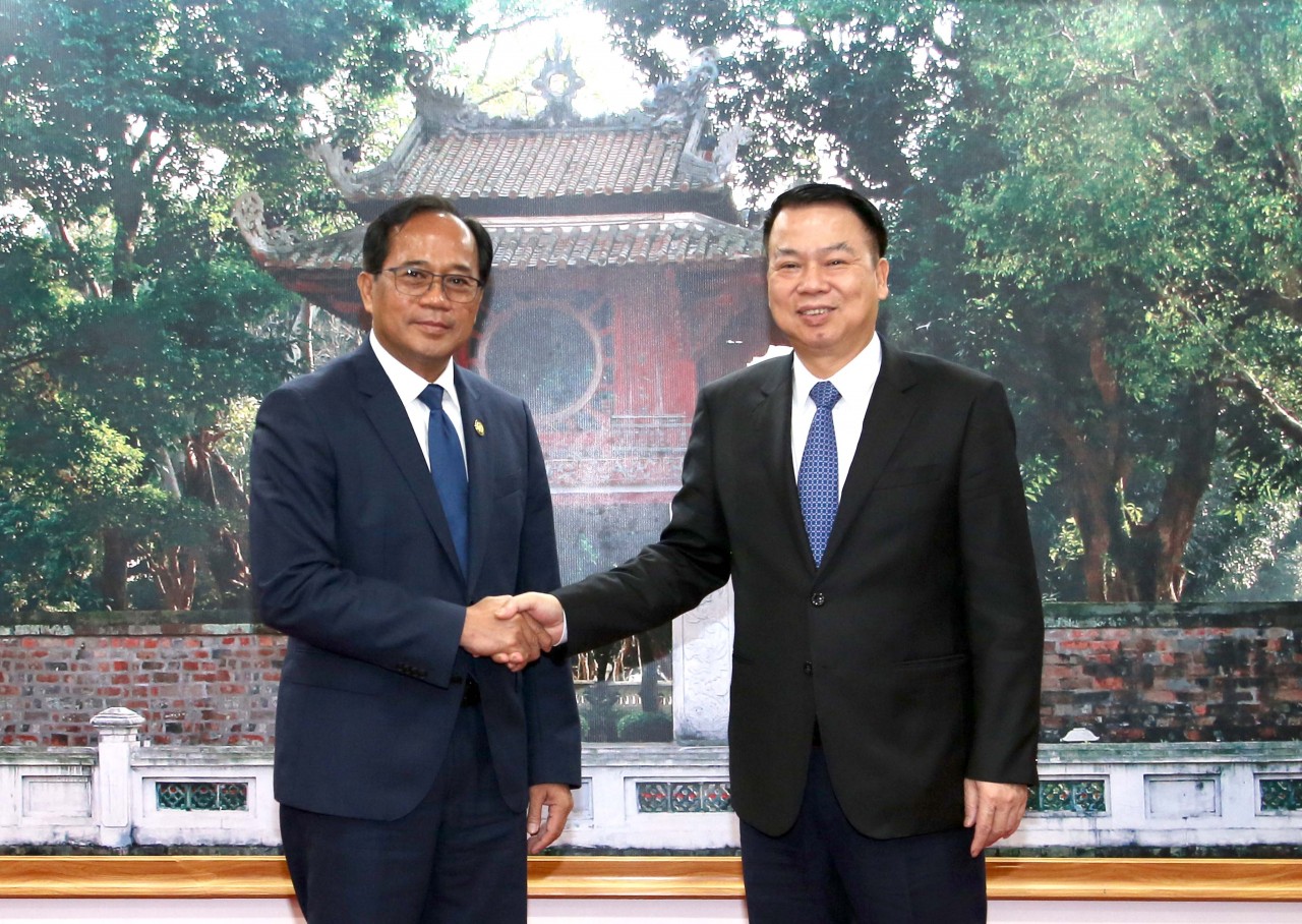 Việt Nam - Lào chia sẻ trao đổi kinh nghiệm niêm yết và giao dịch chứng khoán