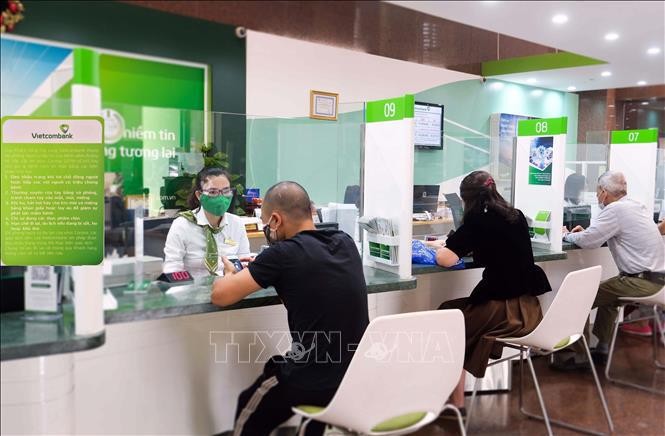 Deposit interest rates at four major banks hit one-year low