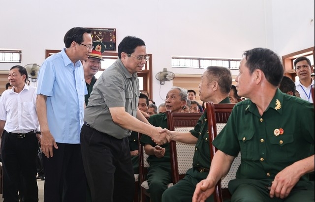 Thủ tướng: Chăm lo người có công với tình cảm, trách nhiệm cao nhất