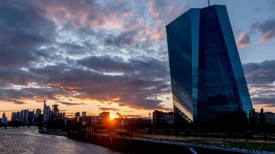 ECB bước vào trận chiến khó khăn khi quyết định lãi suất