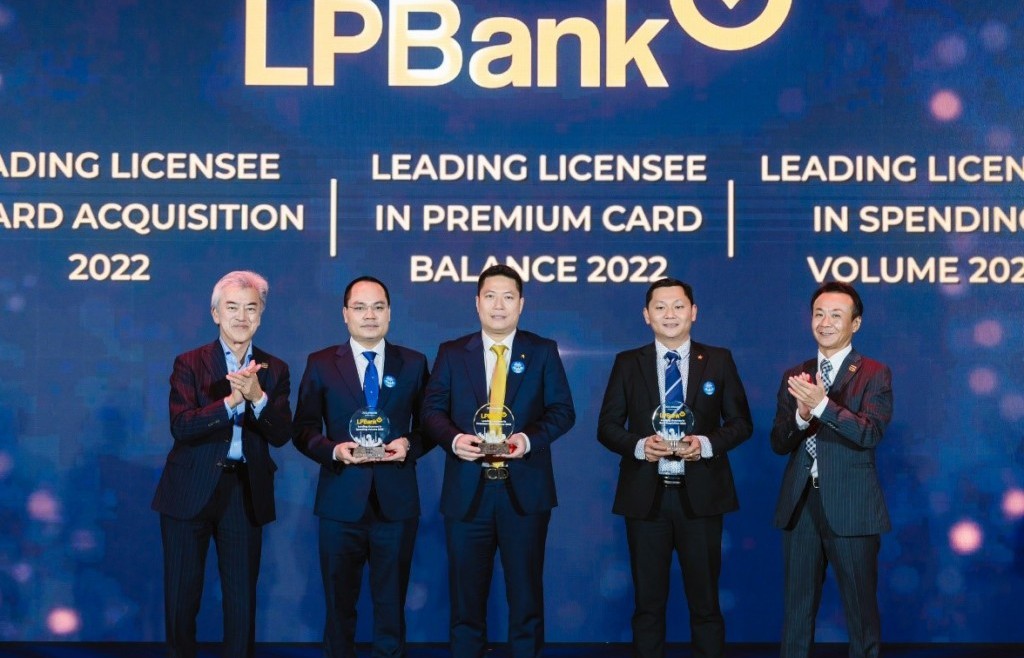 LPBank dẫn đầu về sản phẩm, dịch vụ thẻ JCB trong năm 2022