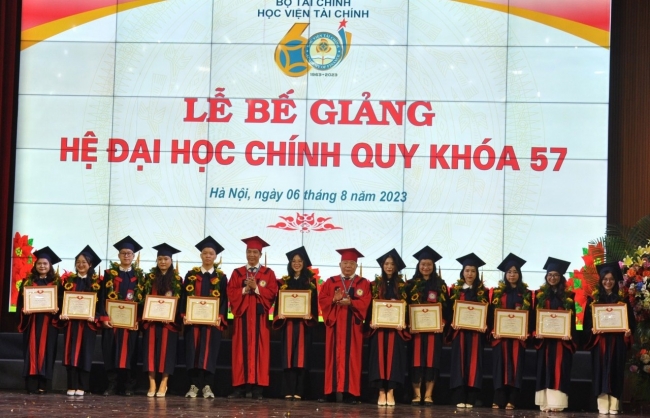 Hơn 3.700 sinh viên Học viện Tài chính khóa 57 nhận bằng tốt nghiệp
