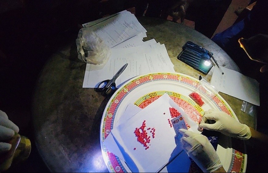 Hải quan Quảng Bình phối hợp bắt giữ gần 400 viên ma túy tổng hợp