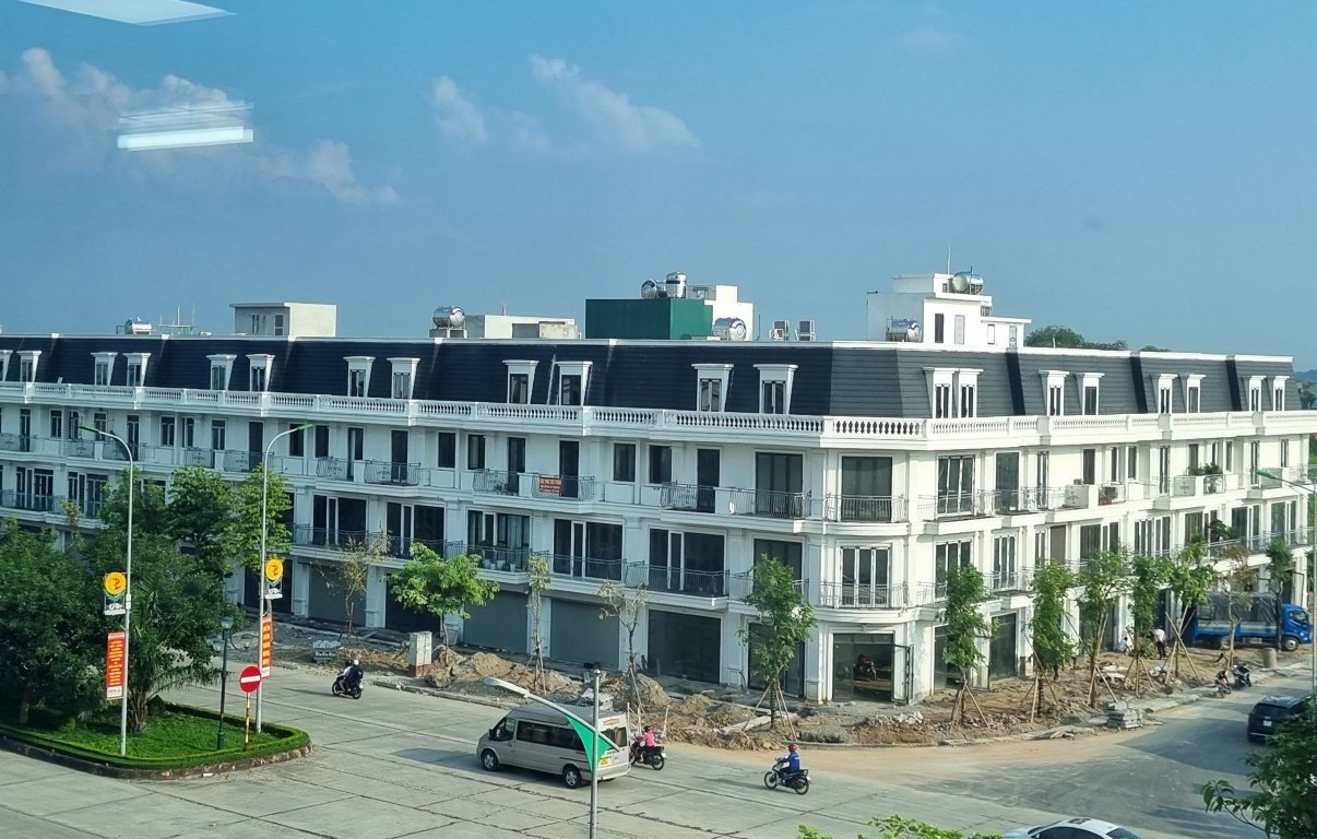 Hà Nội: Giá bán căn hộ tiếp tục tăng, cần tới 18 năm tiết kiệm không tiêu xài mới có thể mua được nhà