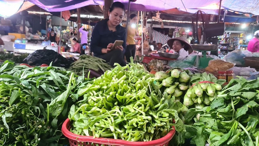 Giá rau xanh tại các chợ truyền thống tại Hà Nội tăng cao