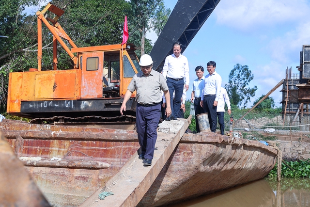 Thủ tướng khảo sát một số dự án đường bộ trọng điểm tại Đồng Tháp - Ảnh 6.