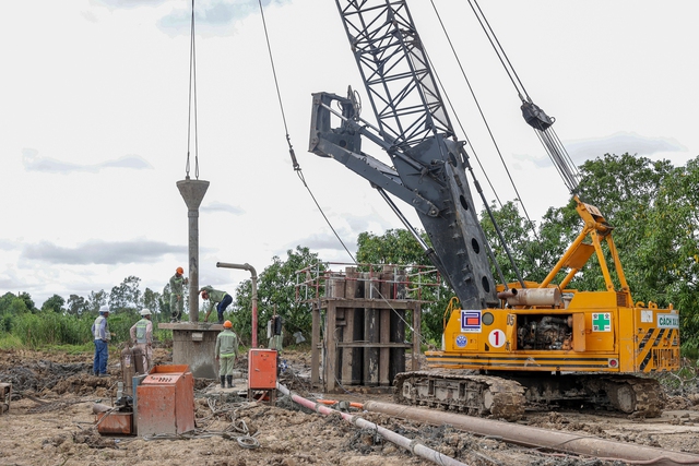 Thủ tướng khảo sát một số dự án đường bộ trọng điểm tại Đồng Tháp - Ảnh 2.