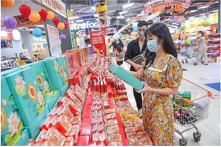 Hà Nội: Thị trường bánh Trung Thu đón khách sớm, nhiều mẫu mã 'độc lạ'