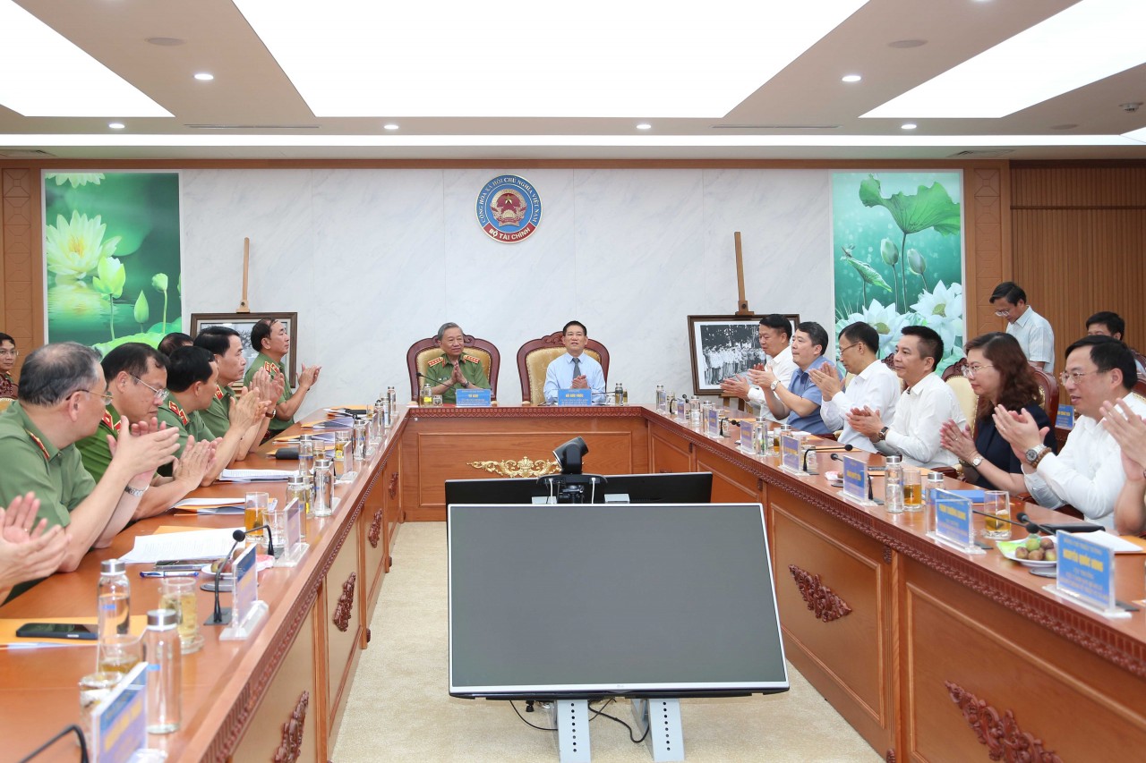 Bộ Tài chính và Bộ Công an tăng cường phối hợp công tác phòng, chống vi phạm trong lĩnh vực tài chính
