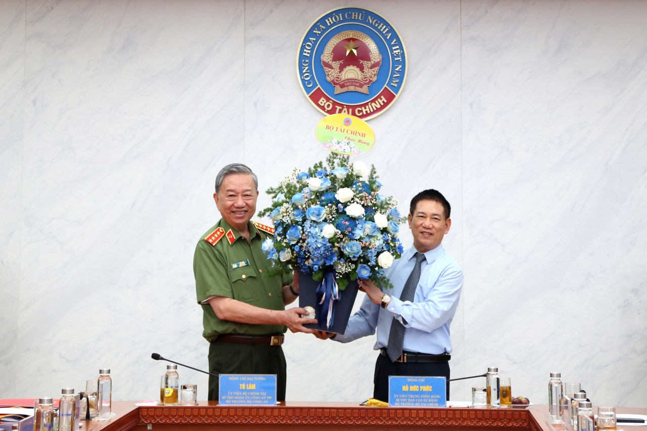 Bộ Tài chính và Bộ Công an tăng cường phối hợp công tác phòng, chống vi phạm trong lĩnh vực tài chính