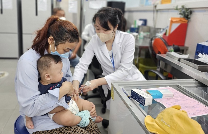 Phân bổ 185.000 liều vaccine 5 trong 1 cho 49 tỉnh, thành phố để tiêm miễn phí cho trẻ