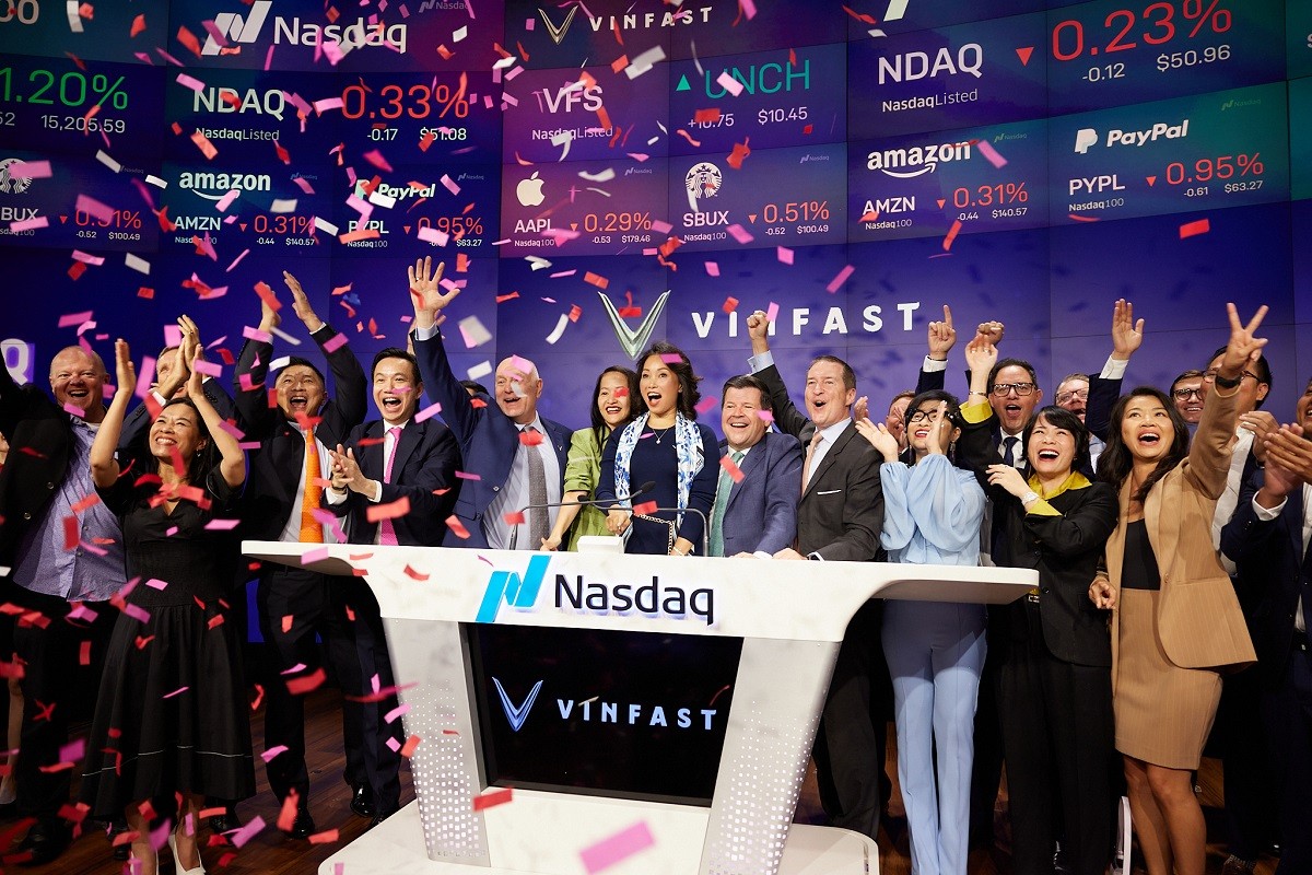 VinFast chính thức lên sàn Nasdaq với vốn hóa hơn 23 tỷ USD VinFast chính thức lên sàn Nasdaq với vốn hóa hơn 23 tỷ USD