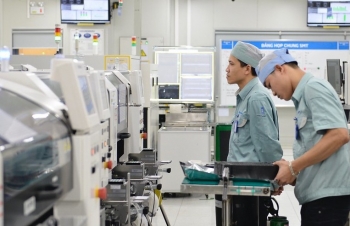 Đề xuất tiếp tục hỗ trợ tiền mặt cho lao động mất việc, giảm giờ làm