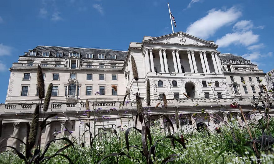 Ngân hàng Trung ương Anh chịu áp lực tăng lãi suất mặc dù lạm phát đã giảm