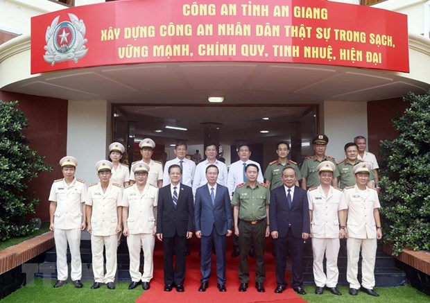 Hoat dong cua Chu tich nuoc Vo Van Thuong tai tinh An Giang hinh anh 2