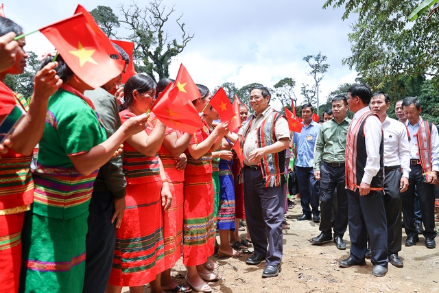 Thủ tướng: Đẩy mạnh liên kết, phát huy vai trò người dân trong sản xuất, chế biến sâm Ngọc Linh