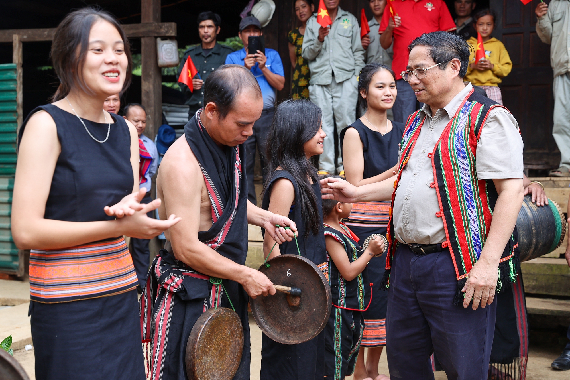 Thủ tướng: Đẩy mạnh liên kết, phát huy vai trò người dân trong sản xuất, chế biến sâm Ngọc Linh