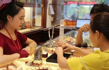 Economic difficulties push gold demand down