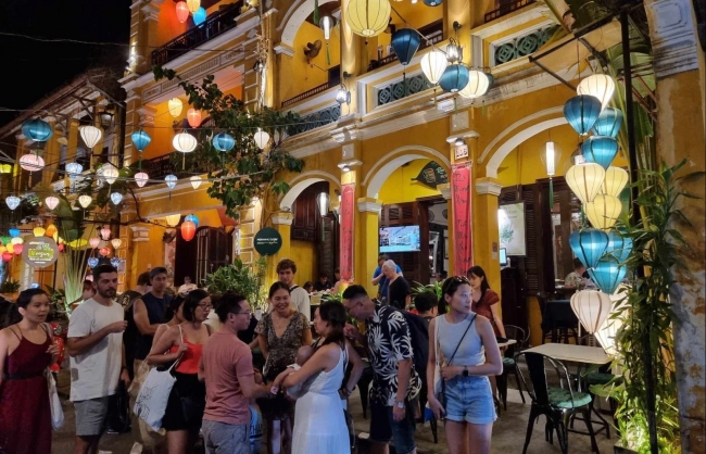 Các điểm dịch vụ du lịch phải niêm yết và bán đúng giá