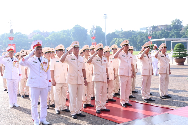 Lãnh đạo Đảng, Nhà nước vào Lăng viếng Chủ tịch Hồ Chí Minh nhân ngày Quốc khánh - Ảnh 3.