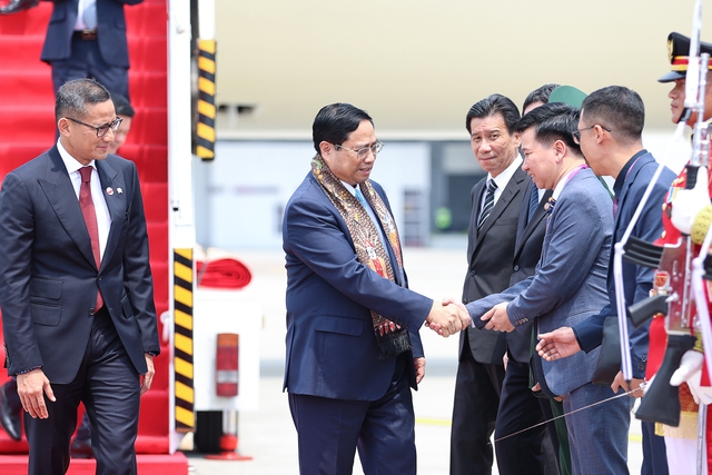 Thủ tướng Phạm Minh Chính tới Indonesia, bắt đầu chuyến công tác dự Hội nghị cấp cao ASEAN lần thứ 43 - Ảnh 4. Thủ tướng Phạm Minh Chính tới Indonesia, bắt đầu chuyến công tác dự Hội nghị cấp cao ASEAN lần thứ 43 - Ảnh 4.