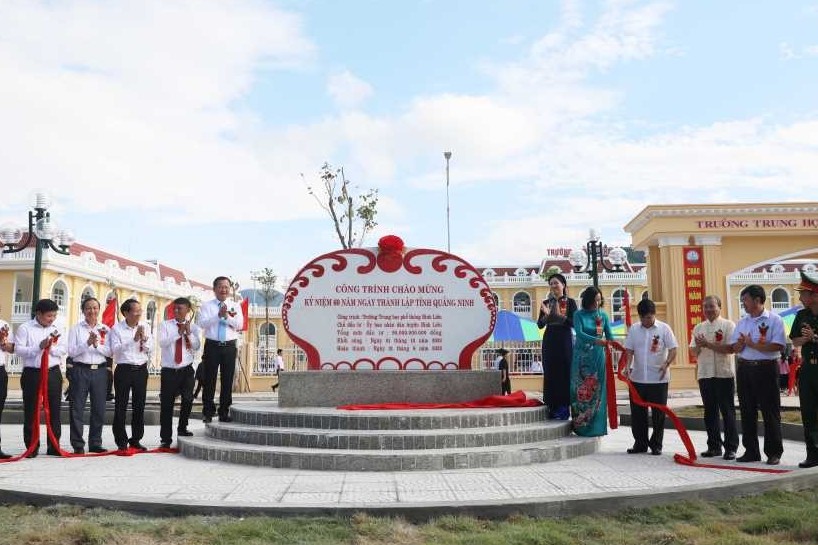 Quảng Ninh: Gắn biển công trình chào mừng kỷ niệm 60 năm ngày thành lập tỉnh