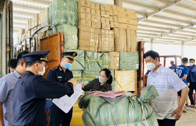 Quảng Ninh: Xuất nhập khẩu qua cửa khẩu quốc tế Móng Cái tăng cao