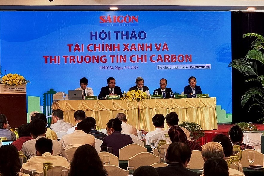 Các diễn giả kiến nghị giải pháp phát triển thị trường tài chính xanh tại TP. Hồ Chí Minh. Ảnh Đỗ Doãn