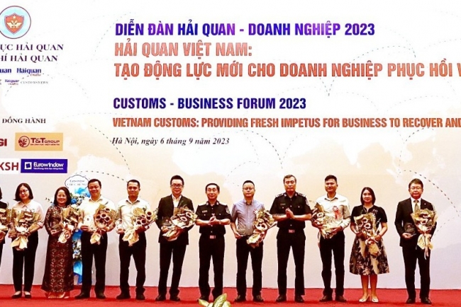 praise 10 businesses for actively participating in voluntary compliance with customs laws