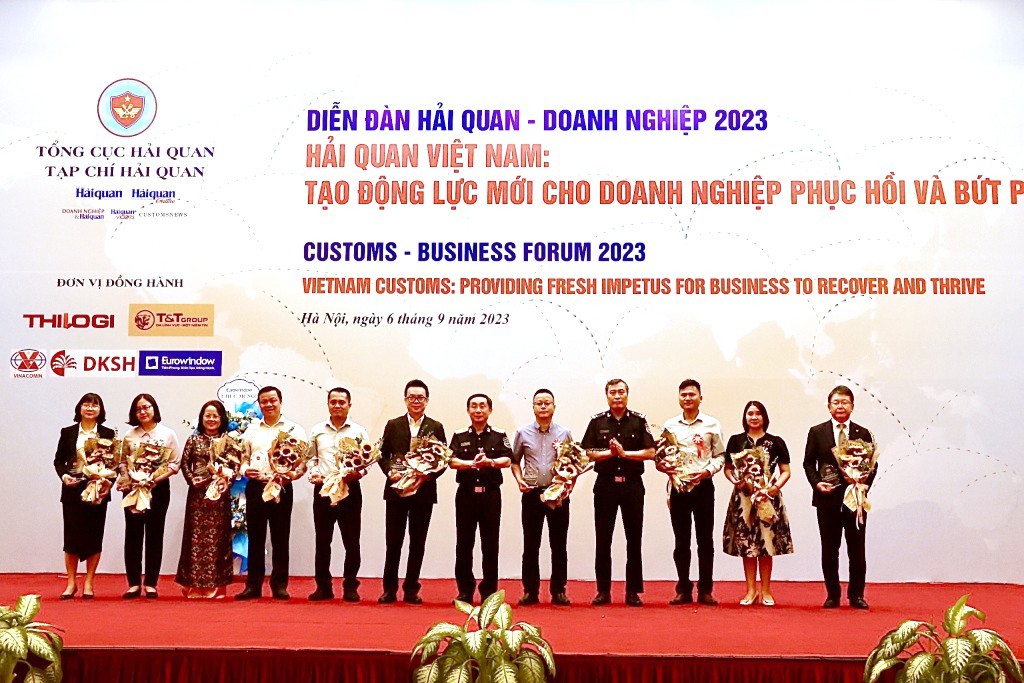 Praise 10 businesses for actively participating in voluntary compliance with customs laws
