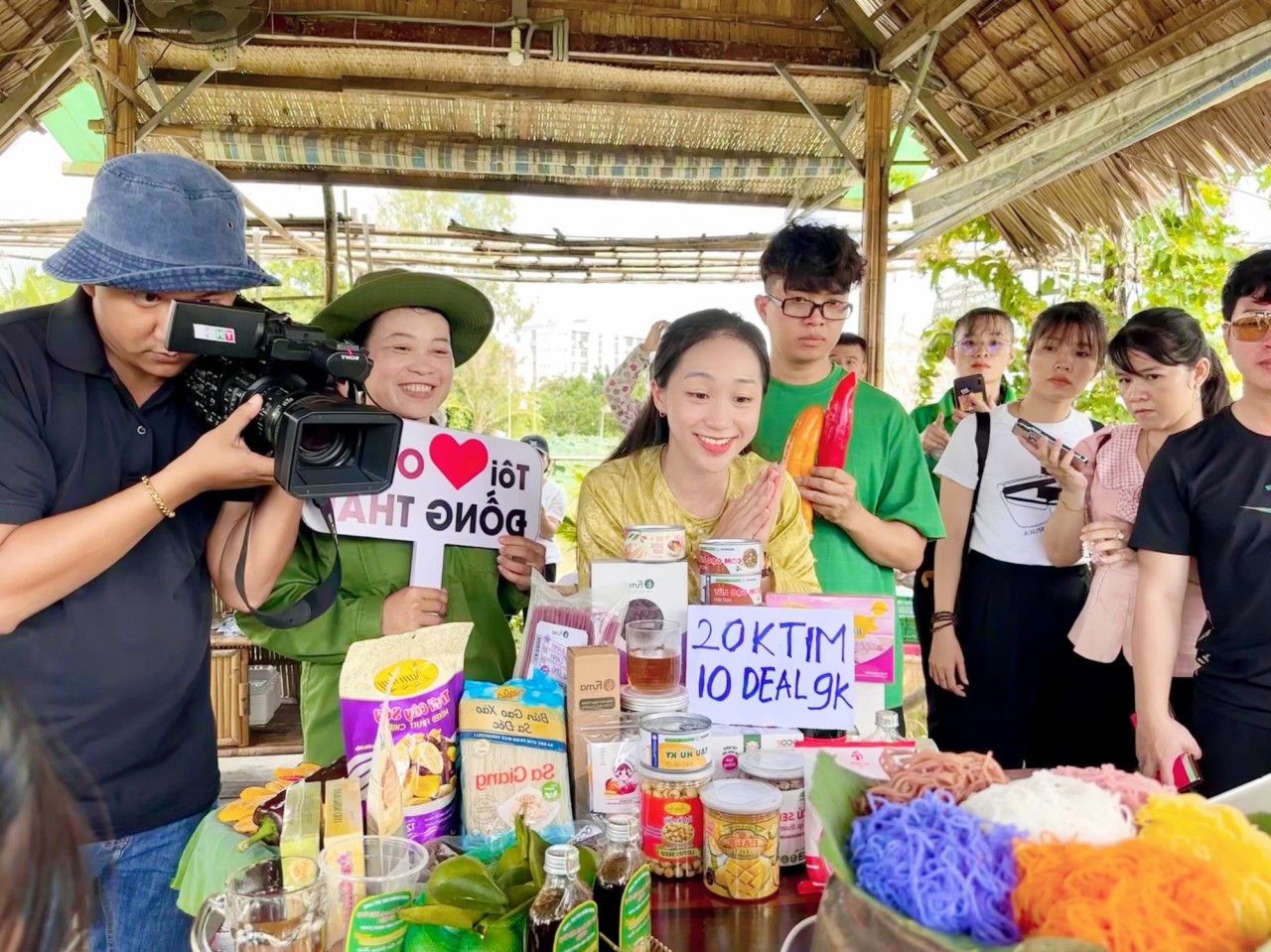 Mang "cây xoài nhà tôi" lên nền tảng số, video của một thanh niên Đồng Tháp lên ngay top xu hướng